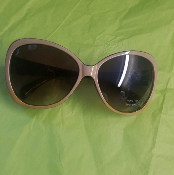 Steve Madden Accessories - Steve madden sunglasses